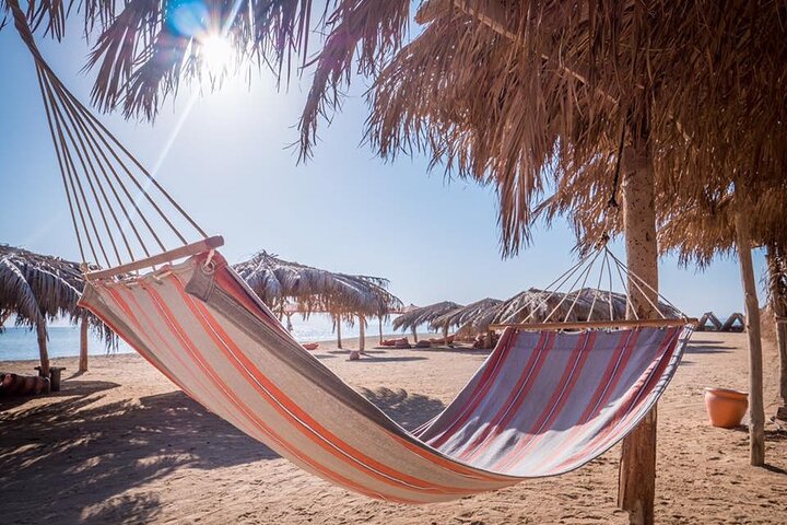 Paradise Island Hurghada – Snorkeling Cruise with Lunch & Beach Time